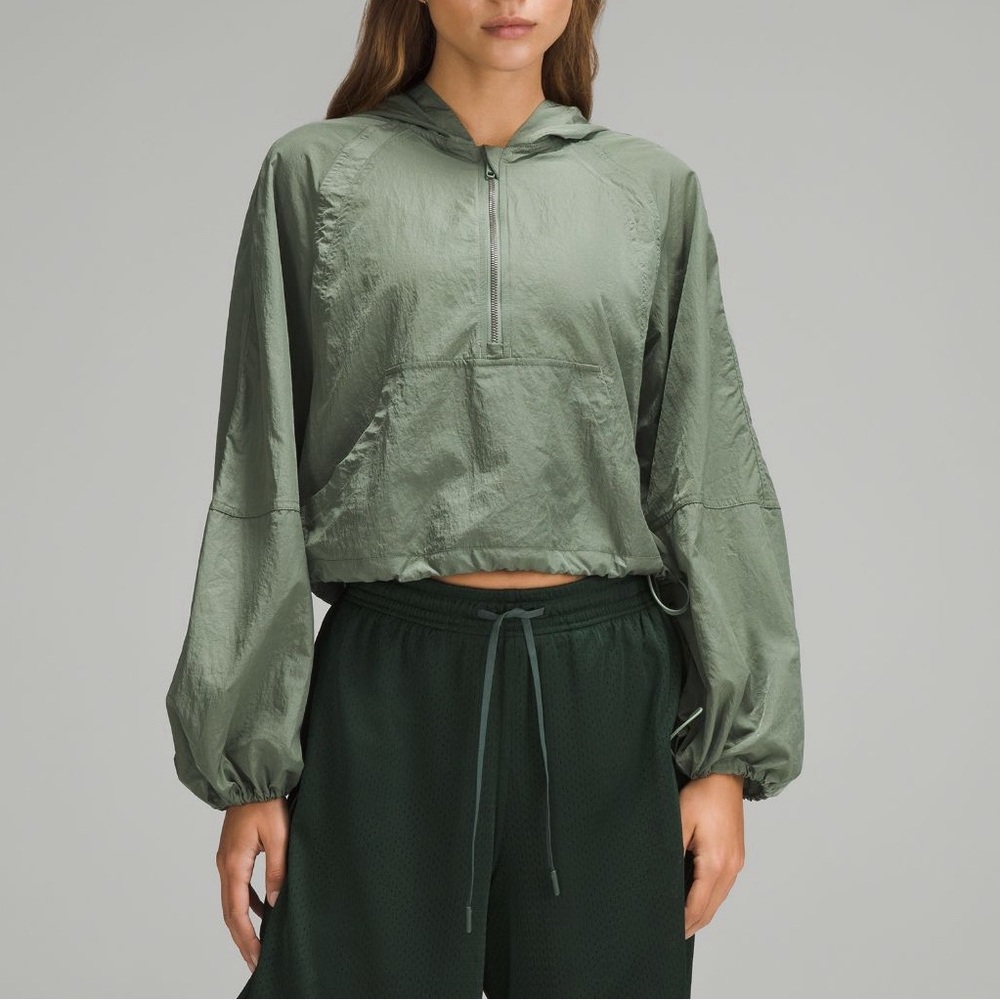 LULULEMON NWT
Scuba cropped anorak